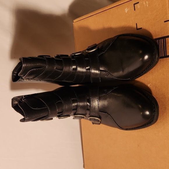 Born Cardi Strappy Buckle Black booties Preowned Great condition Size 9M - Picture 3 of 9